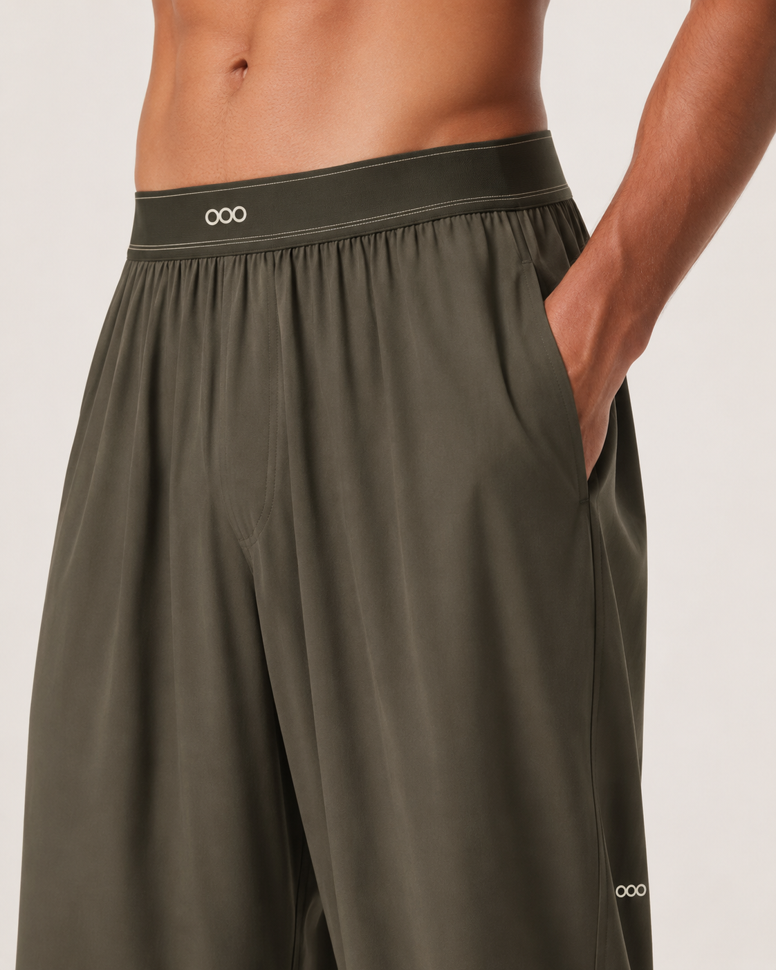 Atmungsaktive weite Hose mit geradem Bein