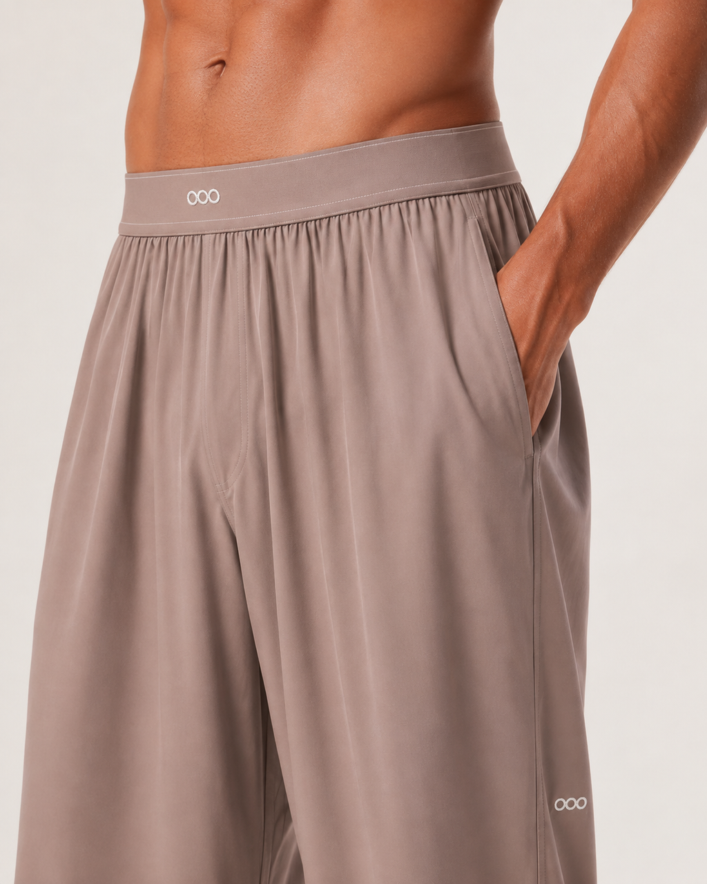 Atmungsaktive weite Hose mit geradem Bein