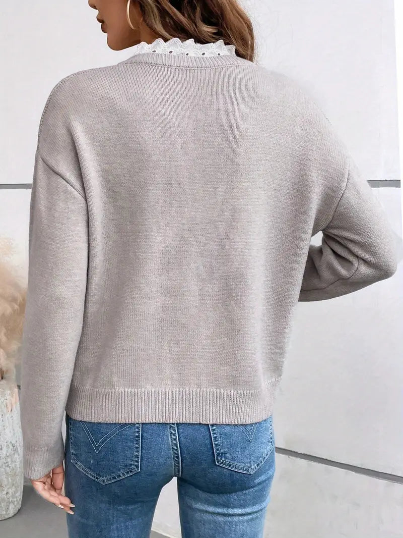 Klara | Eleganter Pullover mit Spitzenausschnitt